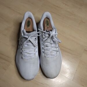 Nike Air Zoom Pegasus 39 Women's White Lightweight Running Shoes Sz 11.